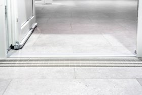 Ideální řešení pro vchodové dveře ze všech rámových materiálů