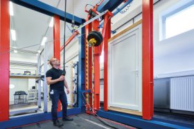 Zkoušky dveřních systémů v Roto ITC Kalsdorf