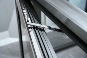 Omezovač otevření s koncovou polohou ve standardních dodacích lhůtách